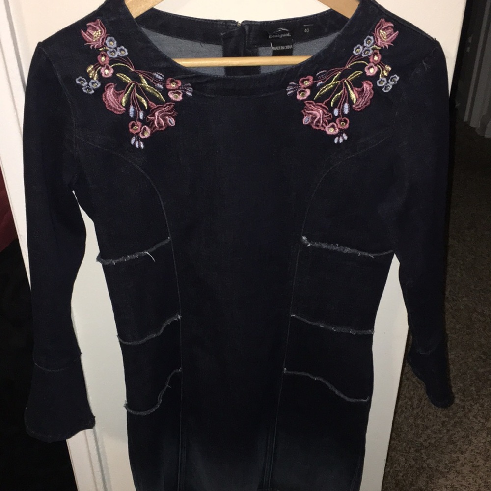 Jean Dress with flower embroidered collar